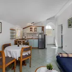 1 Bedroom Beautiful In * Barbat na Rabu