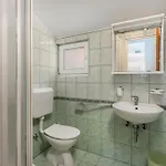 1 Bedroom Beautiful In * Barbat na Rabu