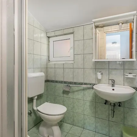1 Bedroom Beautiful In * Barbat na Rabu