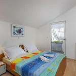 1 Bedroom Beautiful In Appartamento Barbat na Rabu